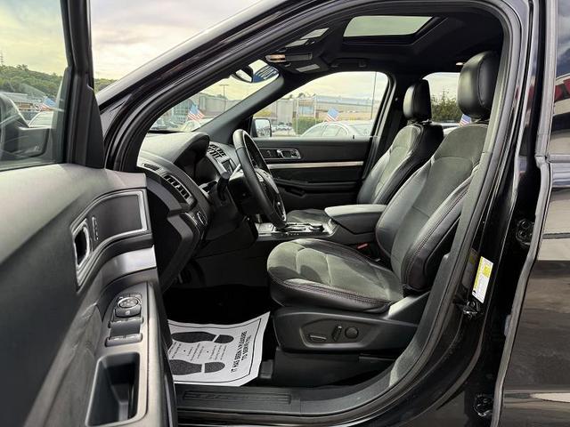 Photo of 2019 Agate Black Metallic Ford Explorer