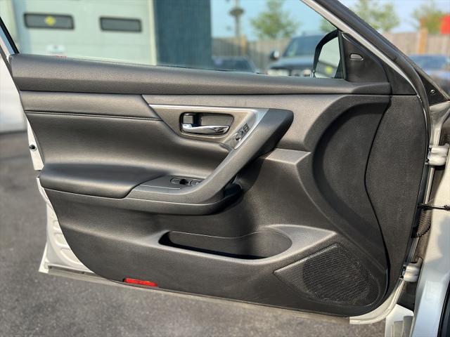 Photo of 2015 Brilliant Silver Nissan Altima
