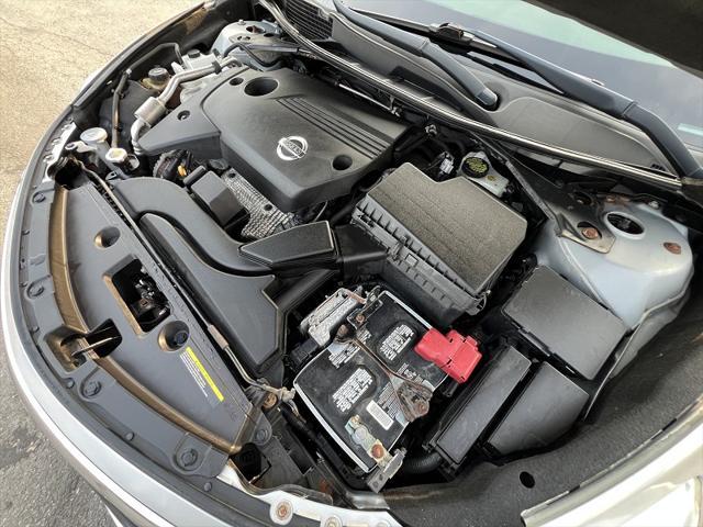 Photo of 2015 Brilliant Silver Nissan Altima