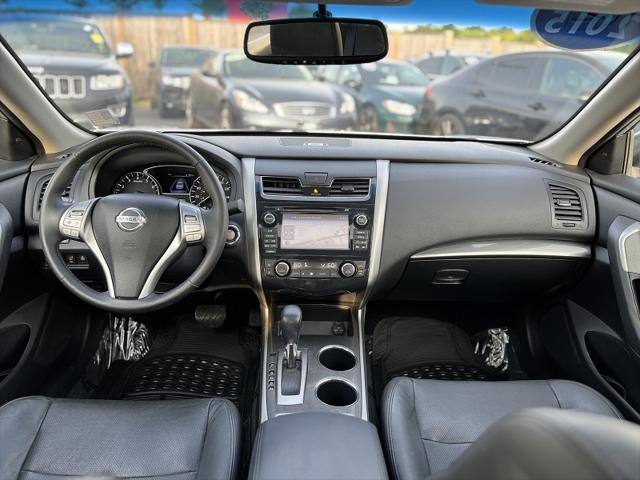 Photo of 2015 Brilliant Silver Nissan Altima