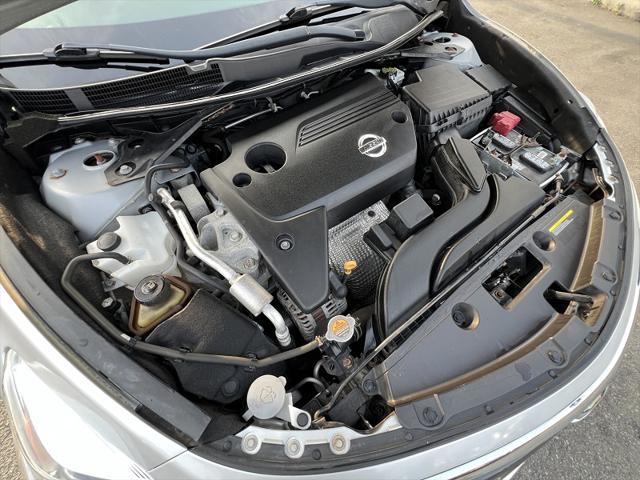 Photo of 2015 Brilliant Silver Nissan Altima