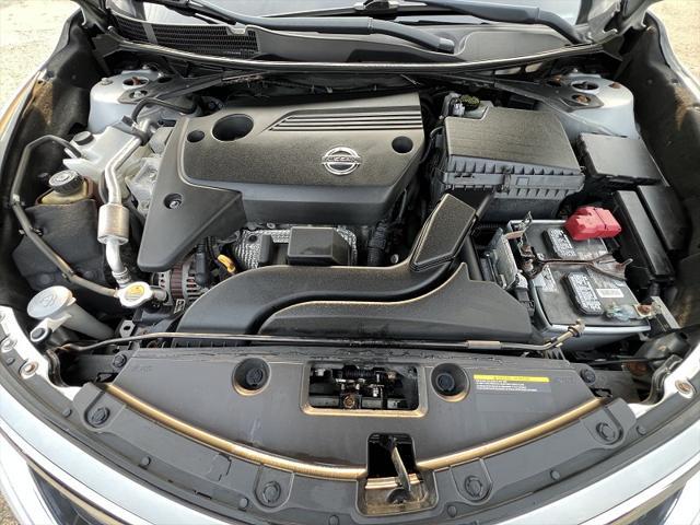 Photo of 2015 Brilliant Silver Nissan Altima