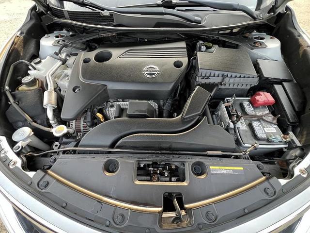 Photo of 2015 Brilliant Silver Nissan Altima