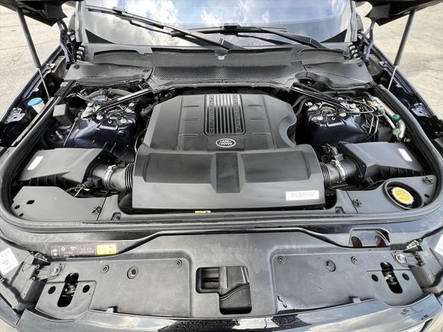 Photo of 2017 Loire Blue Metallic Land Rover Discovery