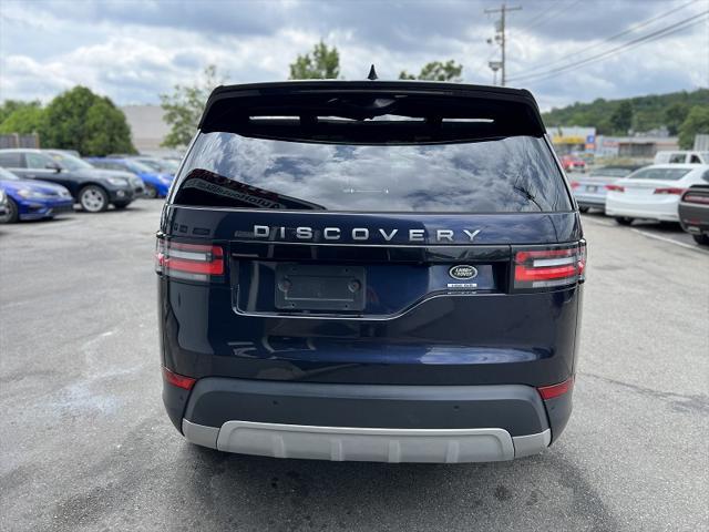 Photo of 2017 Loire Blue Metallic Land Rover Discovery