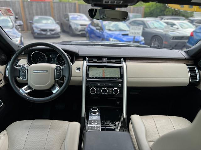Photo of 2017 Loire Blue Metallic Land Rover Discovery