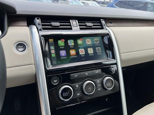 Photo of 2017 Loire Blue Metallic Land Rover Discovery