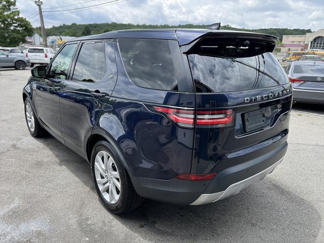 Photo of 2017 Loire Blue Metallic Land Rover Discovery