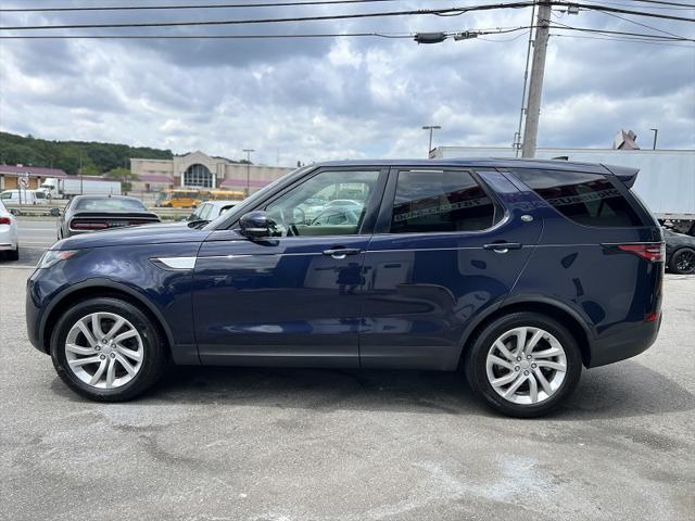 Photo of 2017 Loire Blue Metallic Land Rover Discovery