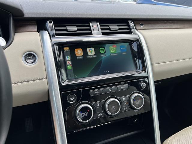 Photo of 2017 Loire Blue Metallic Land Rover Discovery
