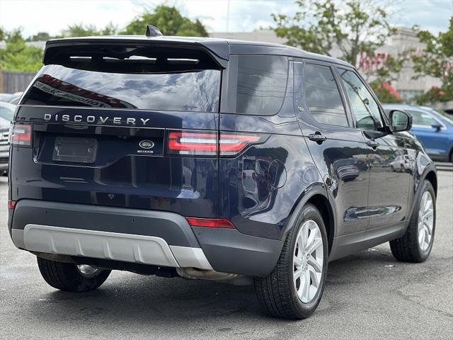 Photo of 2017 Loire Blue Metallic Land Rover Discovery