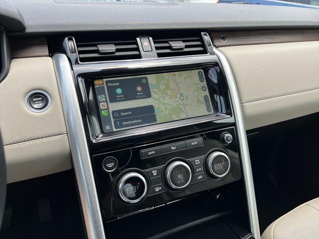 Photo of 2017 Loire Blue Metallic Land Rover Discovery