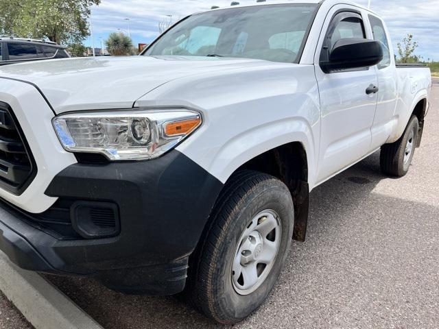 Photo of 2018 Super White Toyota Tacoma