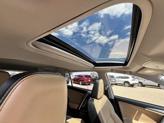 Photo of 2018 Blizzard Pearl Toyota RAV4 Hybrid