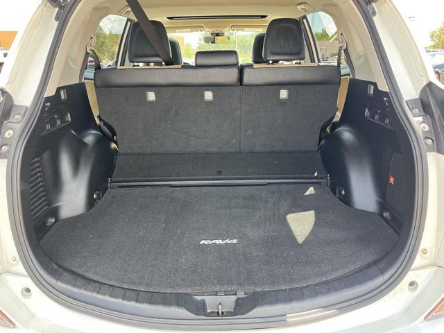 Photo of 2018 Blizzard Pearl Toyota RAV4 Hybrid
