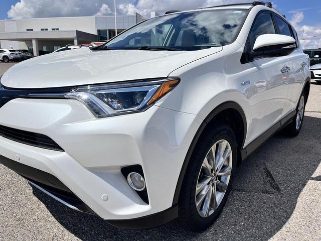 Photo of 2018 Blizzard Pearl Toyota RAV4 Hybrid