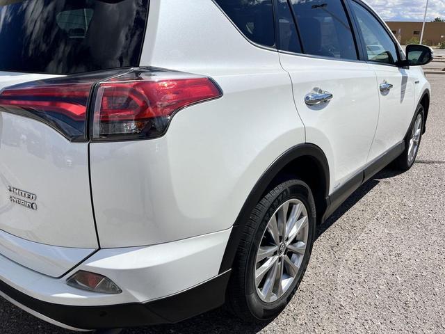Photo of 2018 Blizzard Pearl Toyota RAV4 Hybrid