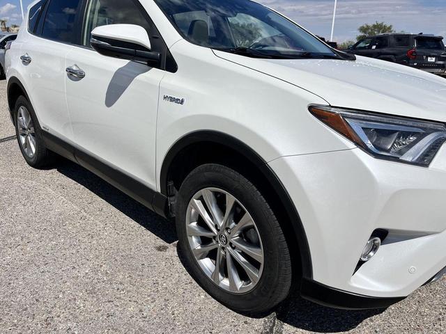 Photo of 2018 Blizzard Pearl Toyota RAV4 Hybrid
