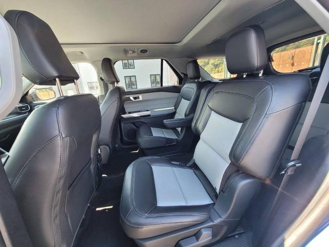 Photo of 2022 Blue Ford Explorer