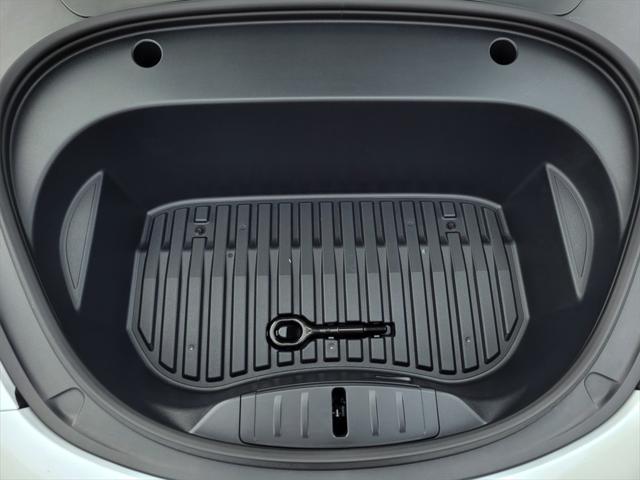 Photo of 2023 Pearl White Multi-Coat Tesla Model 3