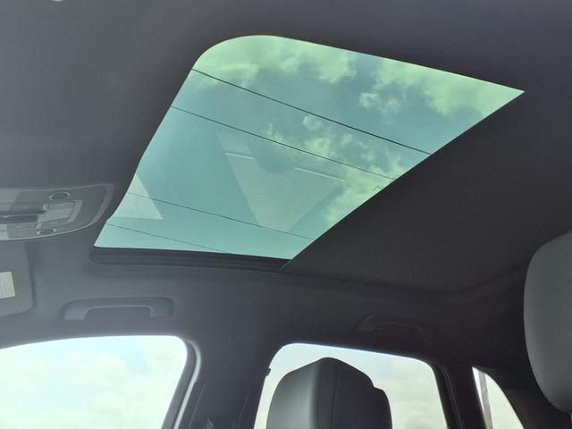 Photo of 2023 Glacier White Metallic Audi Q3