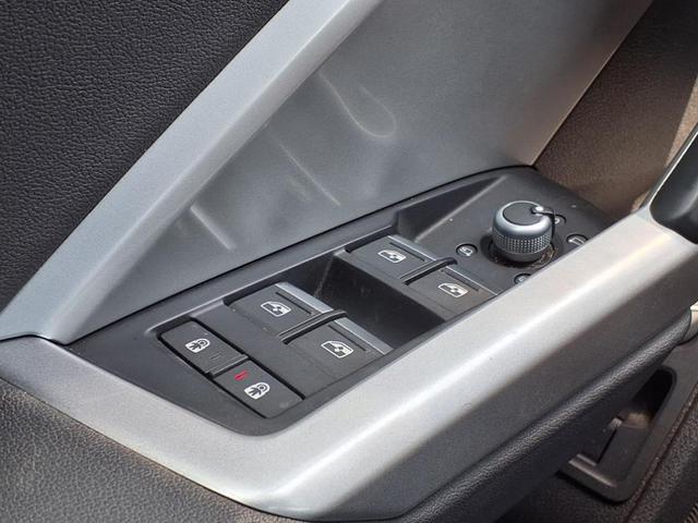 Photo of 2023 Glacier White Metallic Audi Q3