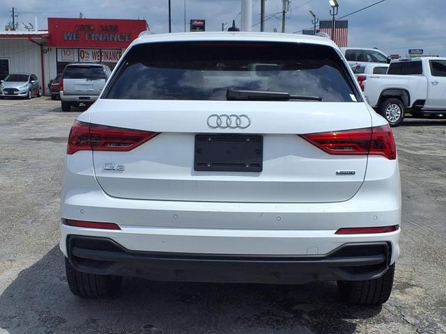 Photo of 2023 Glacier White Metallic Audi Q3