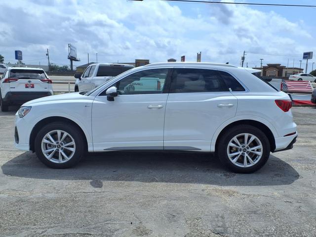Photo of 2023 Glacier White Metallic Audi Q3