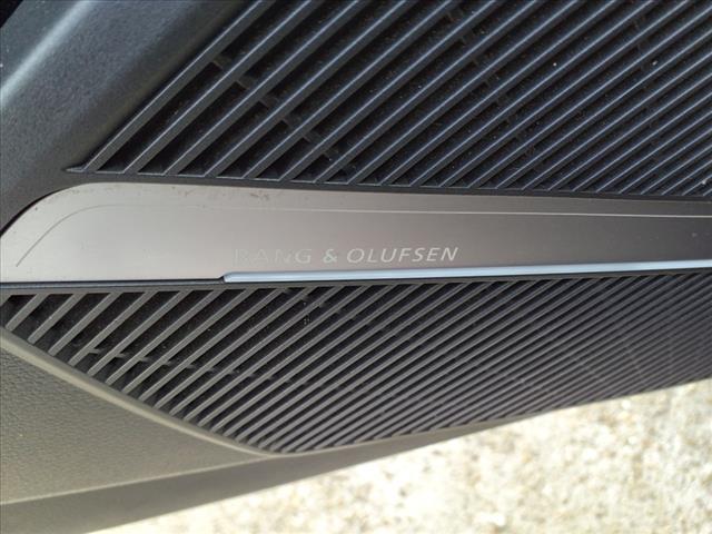 Photo of 2023 Glacier White Metallic Audi Q5