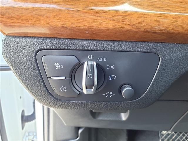 Photo of 2023 Glacier White Metallic Audi Q5
