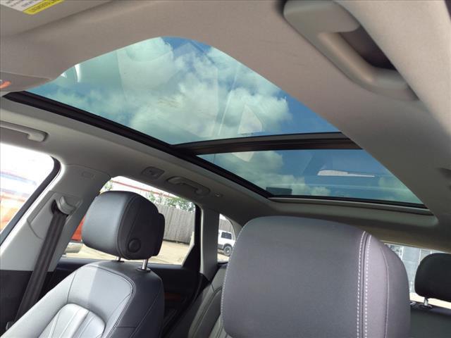 Photo of 2023 Glacier White Metallic Audi Q5
