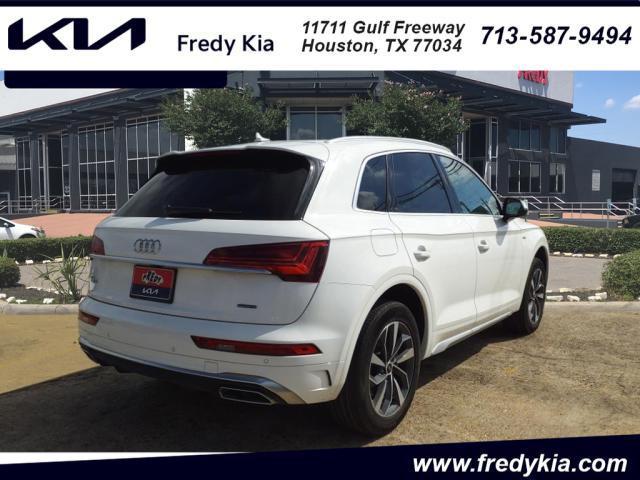 Photo of 2023 Glacier White Metallic Audi Q5