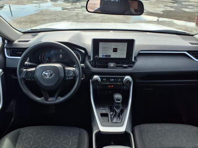 Photo of 2024 Ice Cap Toyota RAV4