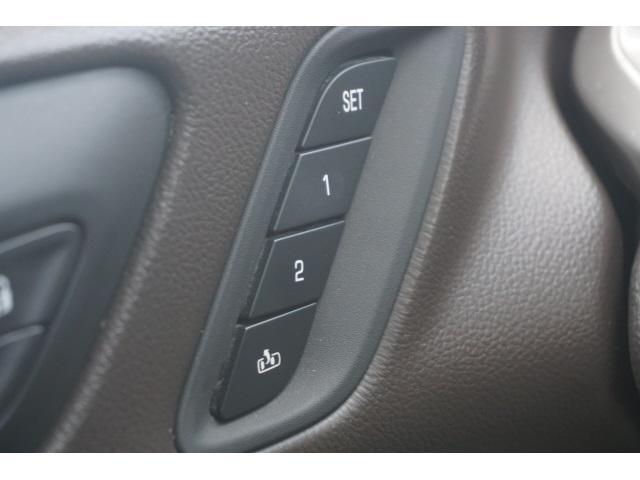 Photo of 2017 White Frost Tricoat GMC Acadia