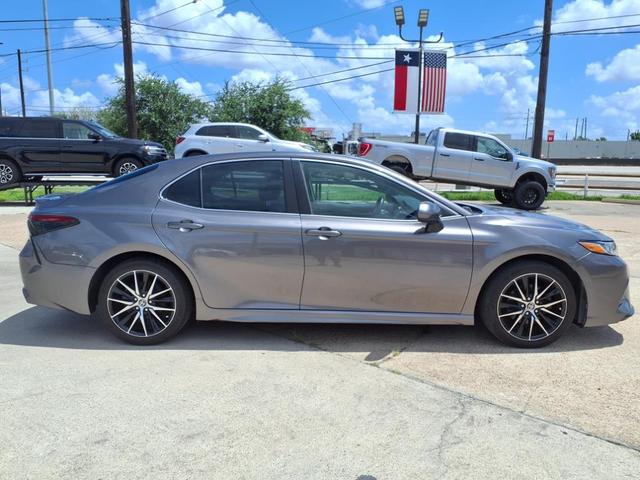 Photo of 2018 Predawn Gray Mica Toyota Camry