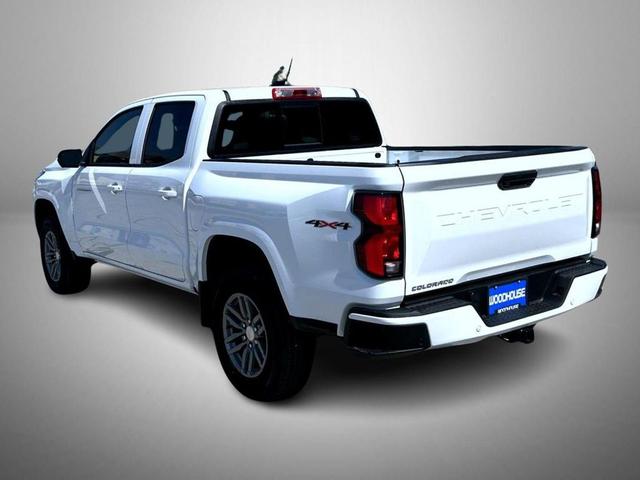 Photo of 2025 Summit White Chevrolet Colorado