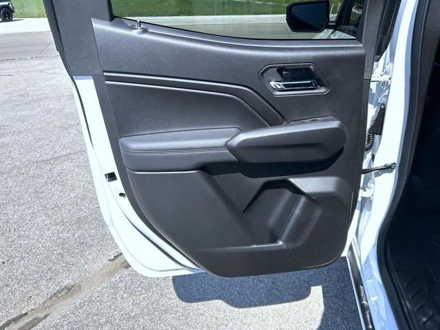 Photo of 2025 Summit White Chevrolet Colorado