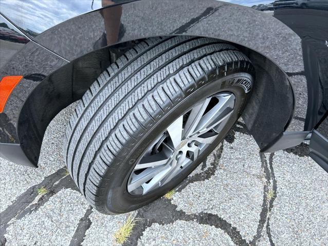 Photo of 2023 Mosaic Black Metallic Chevrolet Equinox