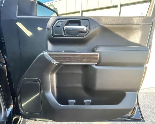 Photo of 2022 Black Chevrolet Silverado 1500