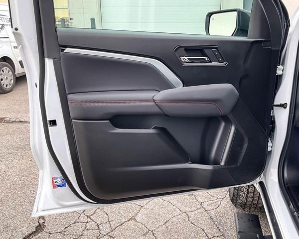 Photo of 2025 Summit White Chevrolet Colorado