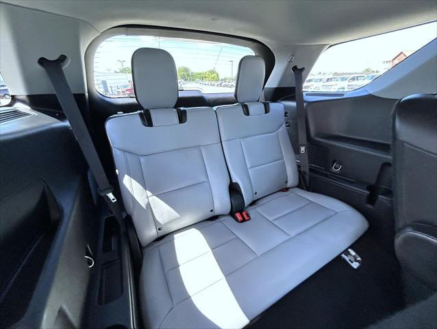 Photo of 2021 White Ford Explorer
