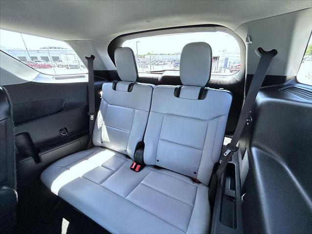 Photo of 2021 White Ford Explorer