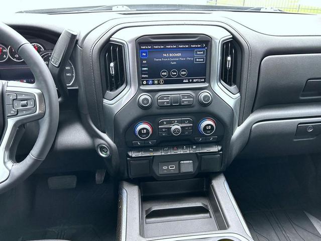Photo of 2022 Black Chevrolet Silverado 1500