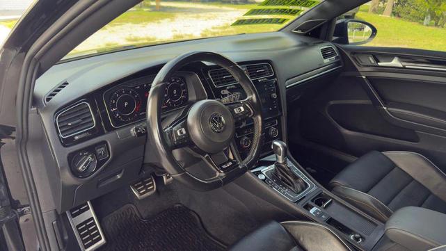 Photo of 2018 Deep Black Pearl Metallic Volkswagen Golf R
