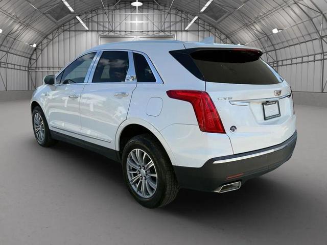 Photo of 2017 Crystal White Tricoat Cadillac XT5