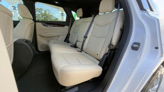 Photo of 2017 Crystal White Tricoat Cadillac XT5
