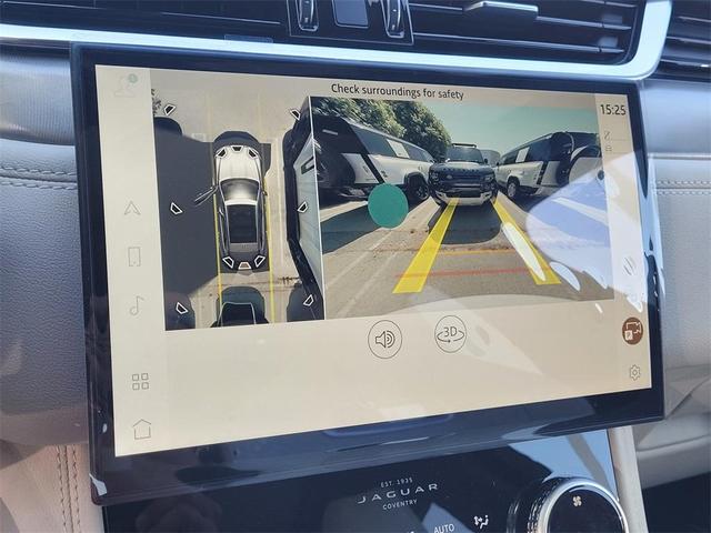Photo of 2026 Fuji White Jaguar F-PACE