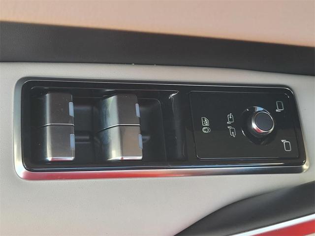 Photo of 2026 Fuji White Jaguar F-PACE