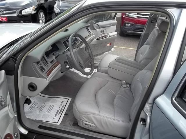 Photo of 1997 Silver Lincoln Town Car