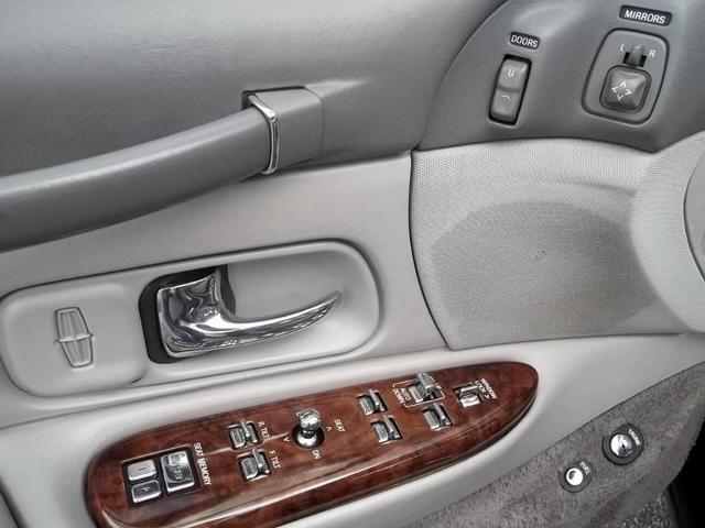 Photo of 1997 Silver Lincoln Town Car